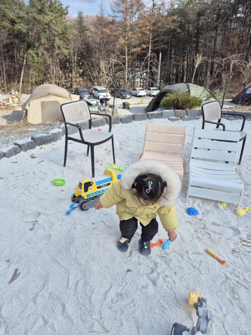 캠핑장 모래놀이