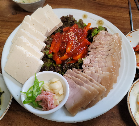 샘뜰두부집 - 더덕 두부 보쌈