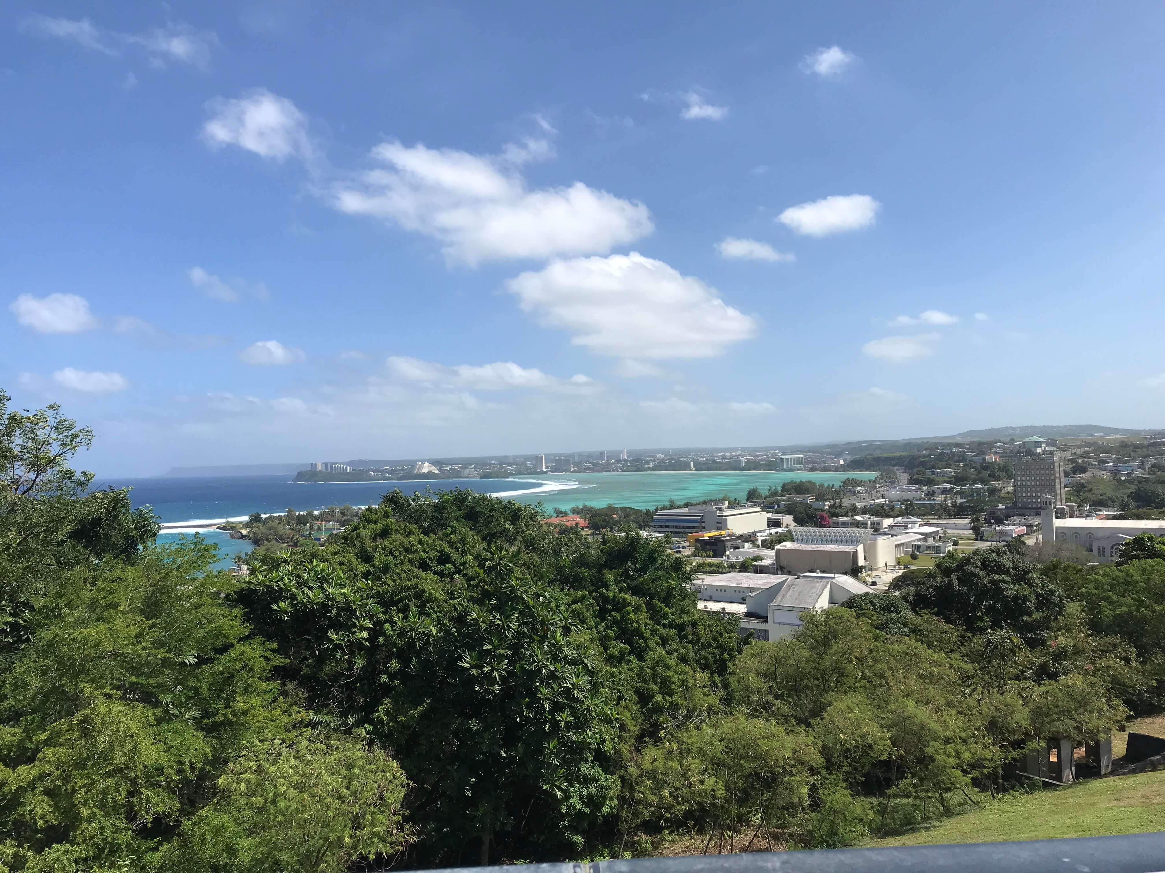 아푸간 요새에서 토몬 베이를 바라보는 사진