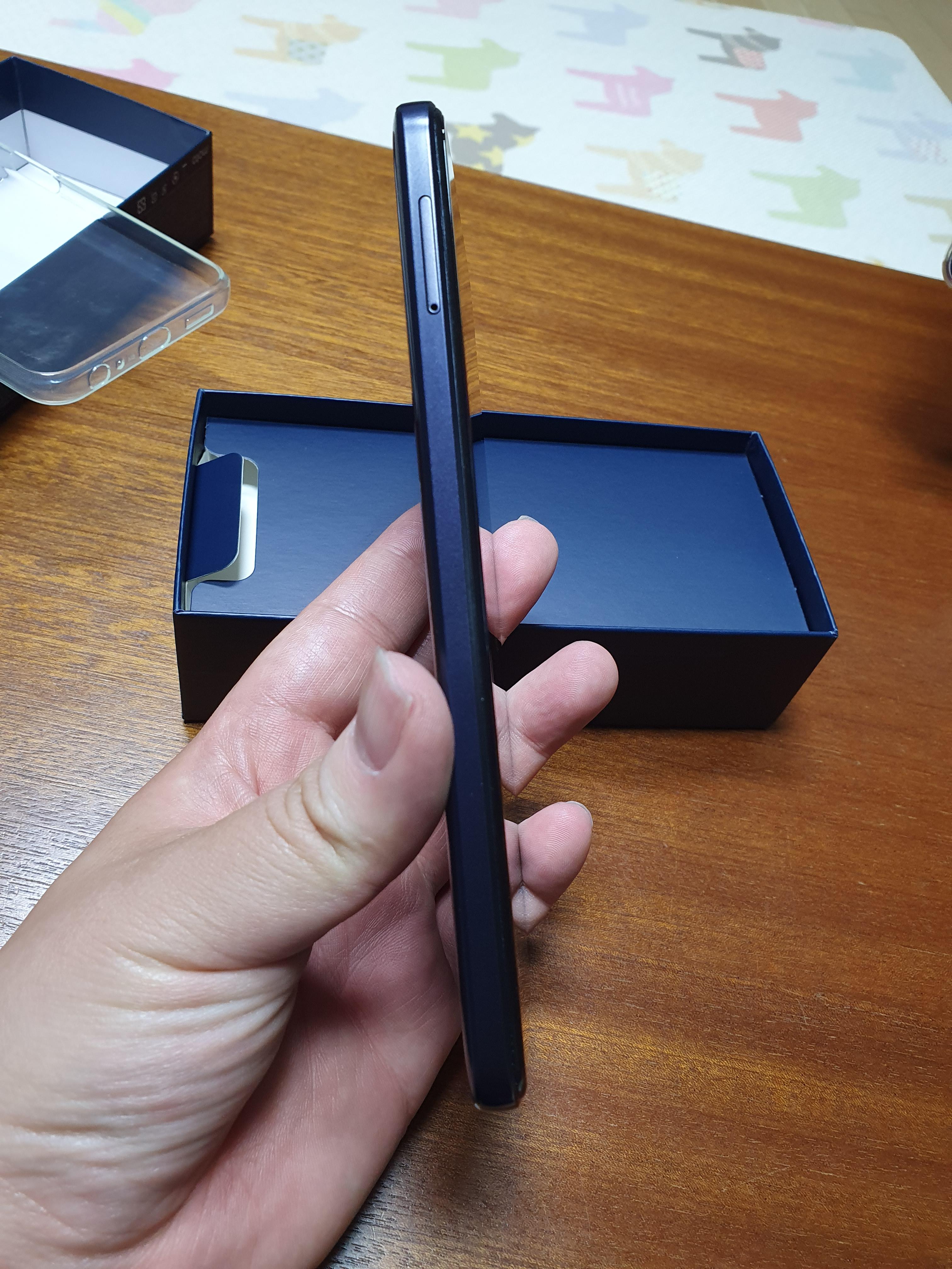 모토로라 G50 5G 좌측 유심트레이쪽