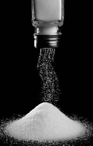 Is Low-Sodium Salt Beneficial for Health? Understanding the Dangers of Hasty Assumptions.