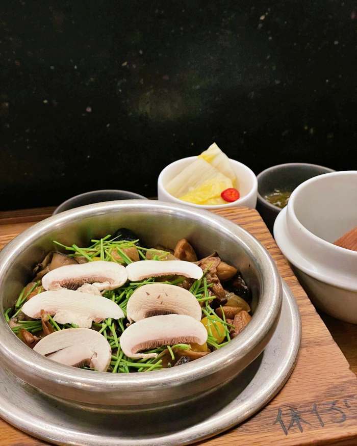 토요일은 밥이좋아 한남동 이태원 트러플 버섯 솥밥 맛집 통영 굴솥밥 해산물솥밥 반건조 생선솥밥 버터장조림솥밥 서울 핫플 6미 토밥 좋아 추천 방송정보