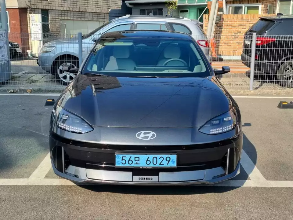 아이오닉 6의 앞모습은 어디서 봤던 모습이기도 합니다.