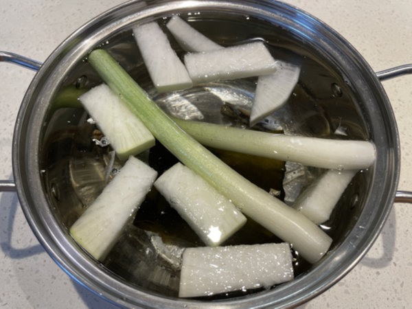 콩나물국 황금레시피 - 육수에서 무는 시원함과 단맛 역할