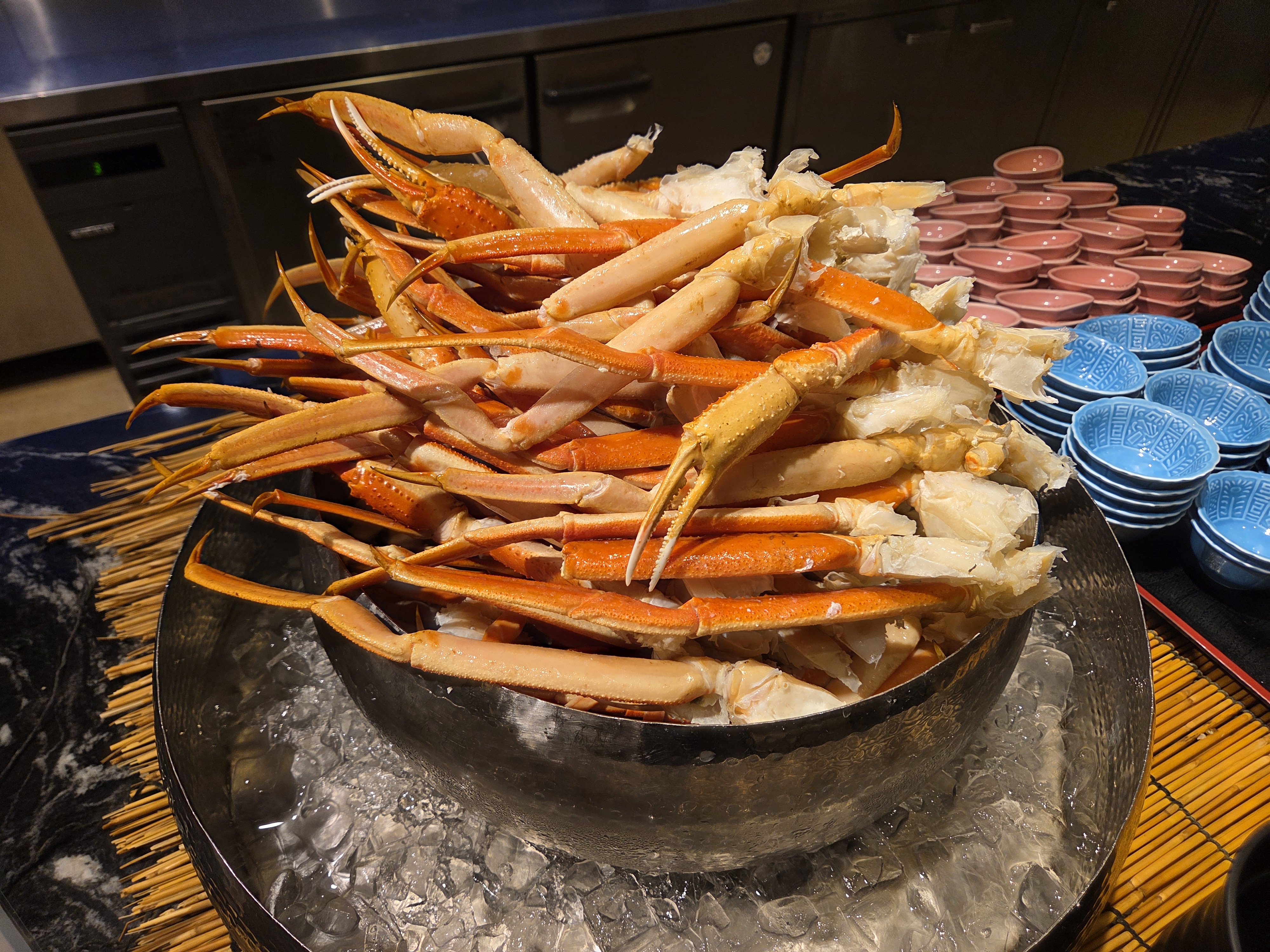 노보리베츠 다이이치 타키모토칸 뷔페, 얼음 위에 쌓인 대왕 게 다리 무제한 코너