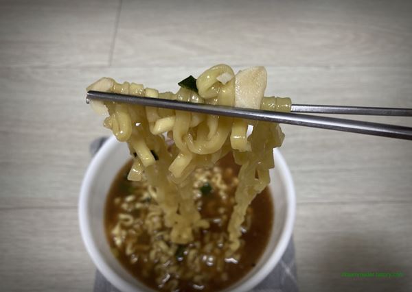 삼양 흑삼계탕면 라면 2022년 8월 조리 후 면