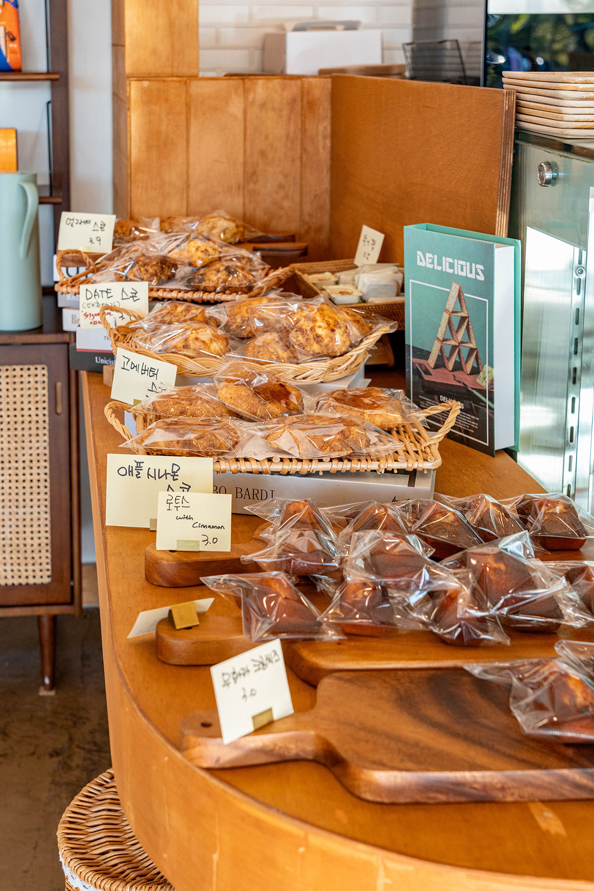 양재 브리즈커피 진열대