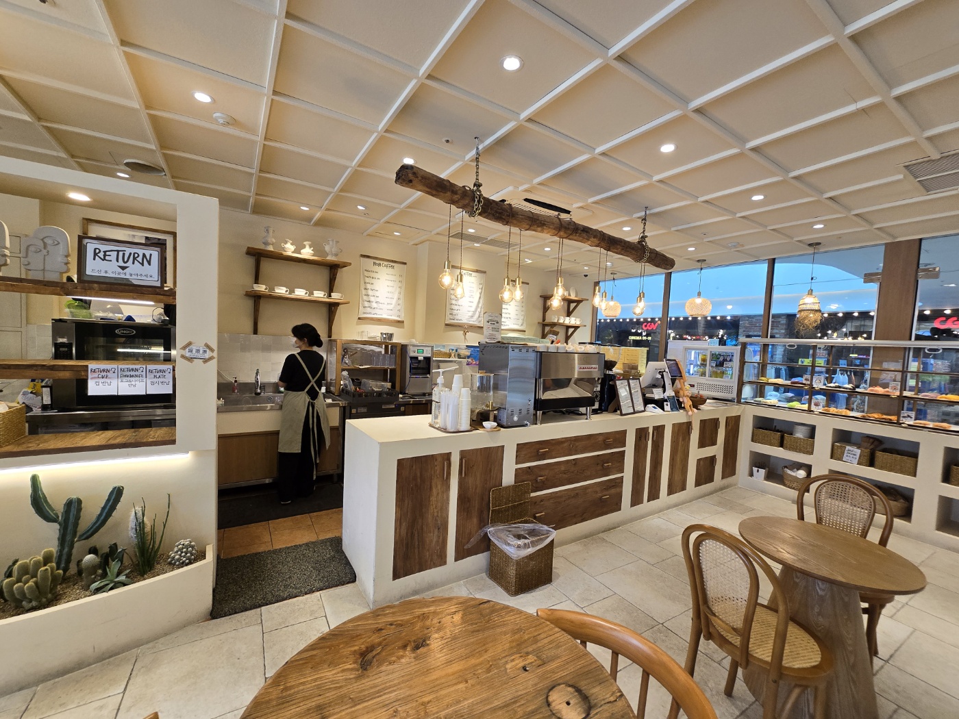 도나스데이 실내