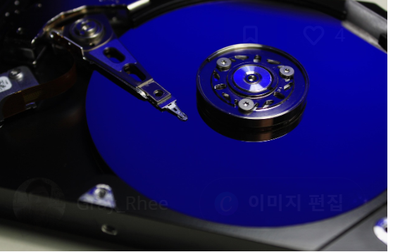 윈도우 키와 마침표를 눌러 이모지 패널을 실행한 화면