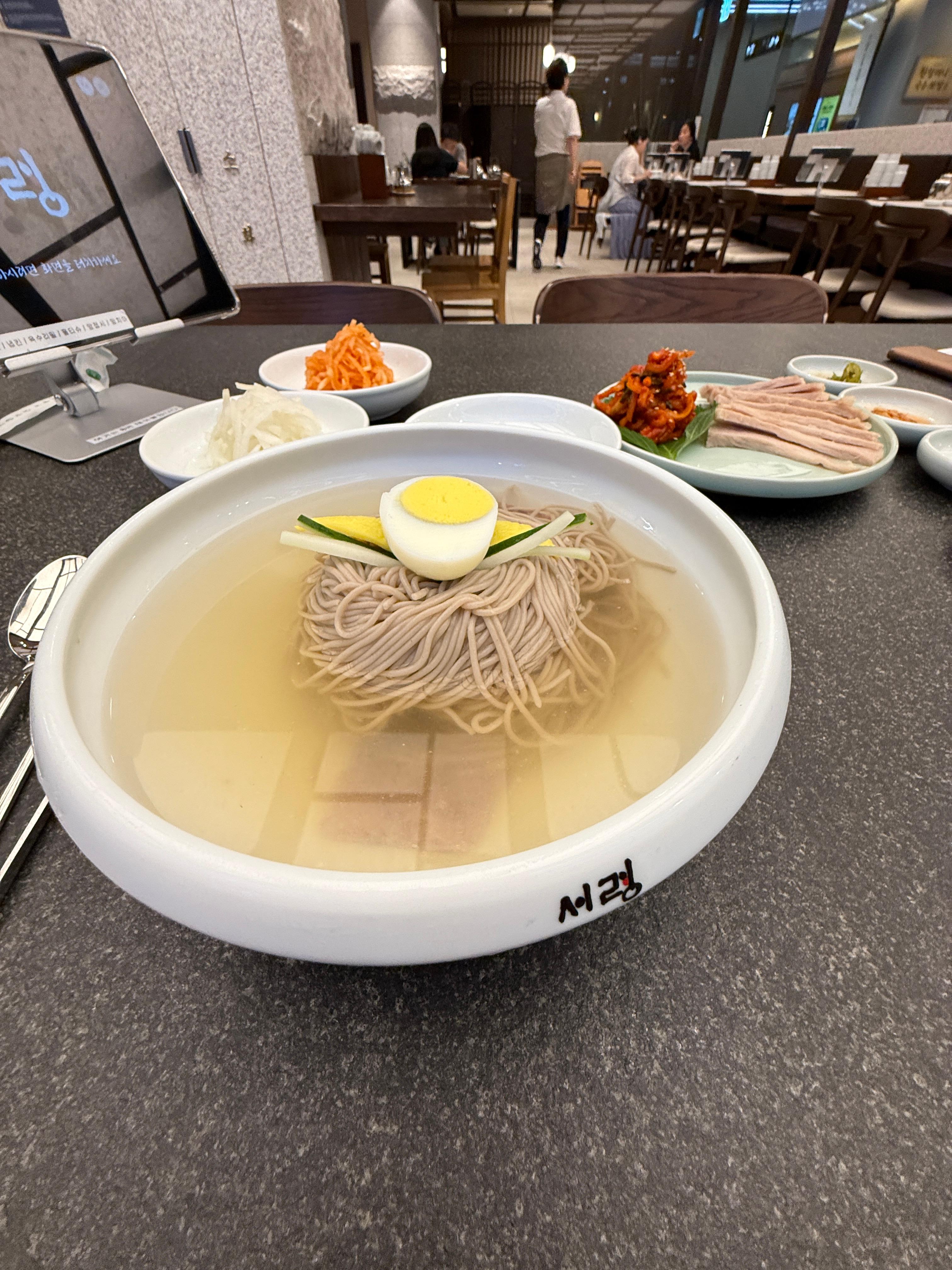 테이블웨어, 접시, 음식, 사발, 믹싱볼, 테이블, 지상, 실내, 수프, 레스토랑, 라멘