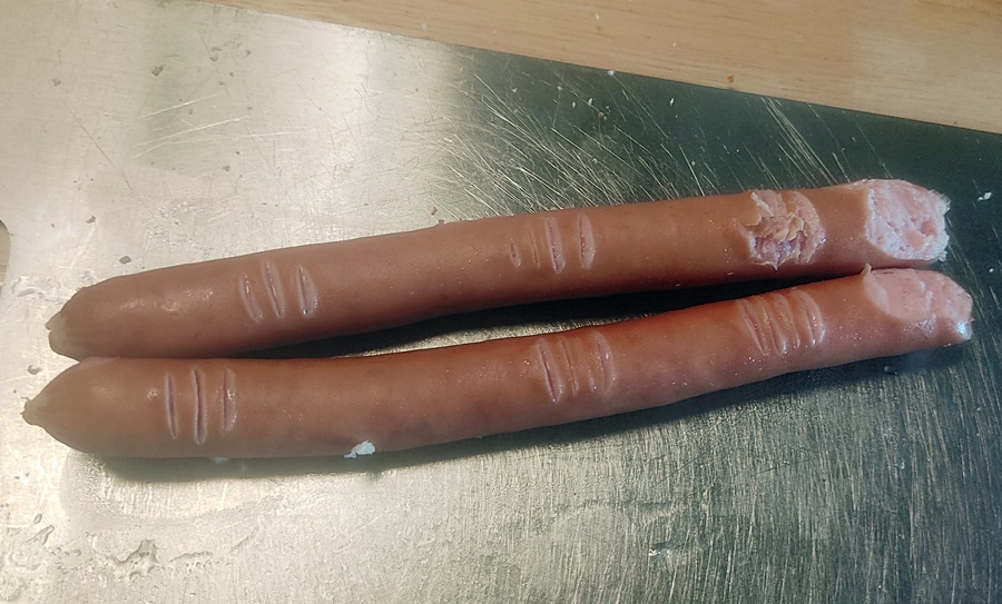 물에 데쳐준 소시지 소시지가 통통해지며 더 손금같아보임