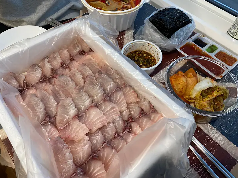 먹자 포구 입에서 살살 녹는 맛, 삼치 삼치회 삼치조림 맛있는 횟집 전남 고흥 맛집 추천