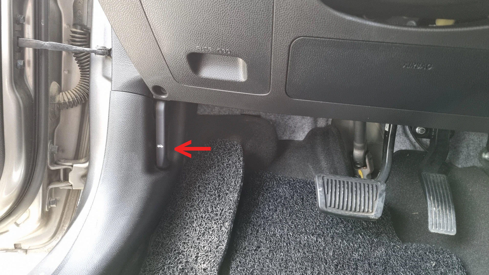 보닛 열림 스위치