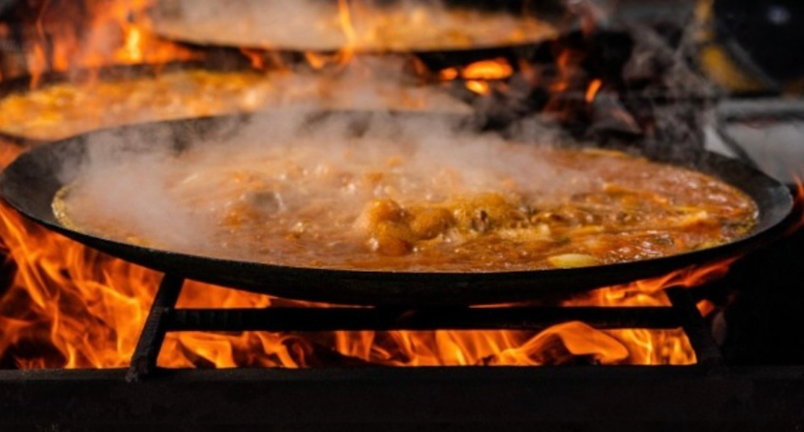 춘천 장작불 솥뚜껑 닭볶음탕