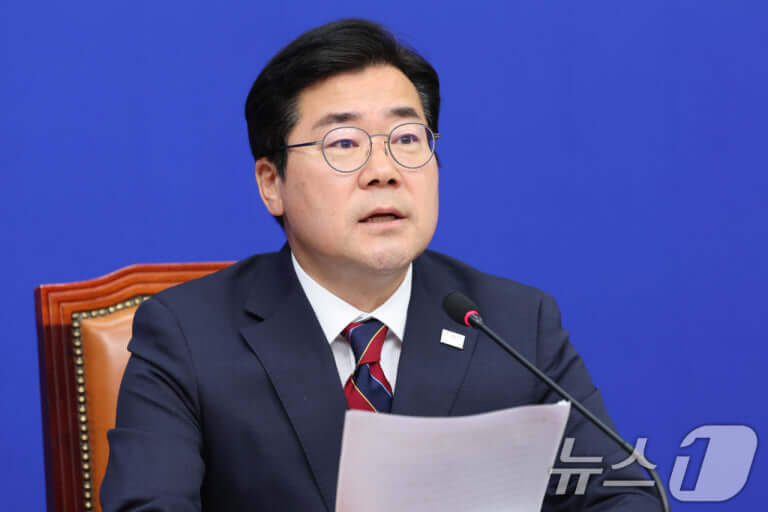 박찬대, “이재명 곁 지키겠다”…당 대표 출마 선언