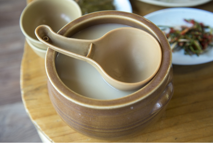 해물 파전과 막걸리: 비 오는 날의 완벽한 조합