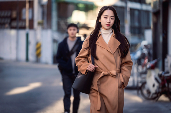 배우 변요한과 신혜선이 영화 '그녀가 죽었다'(감독 김세휘)에서 열연하고 있다. [사진=㈜콘텐츠지오, ㈜아티스트스튜디오, ㈜무빙픽쳐스컴퍼니]