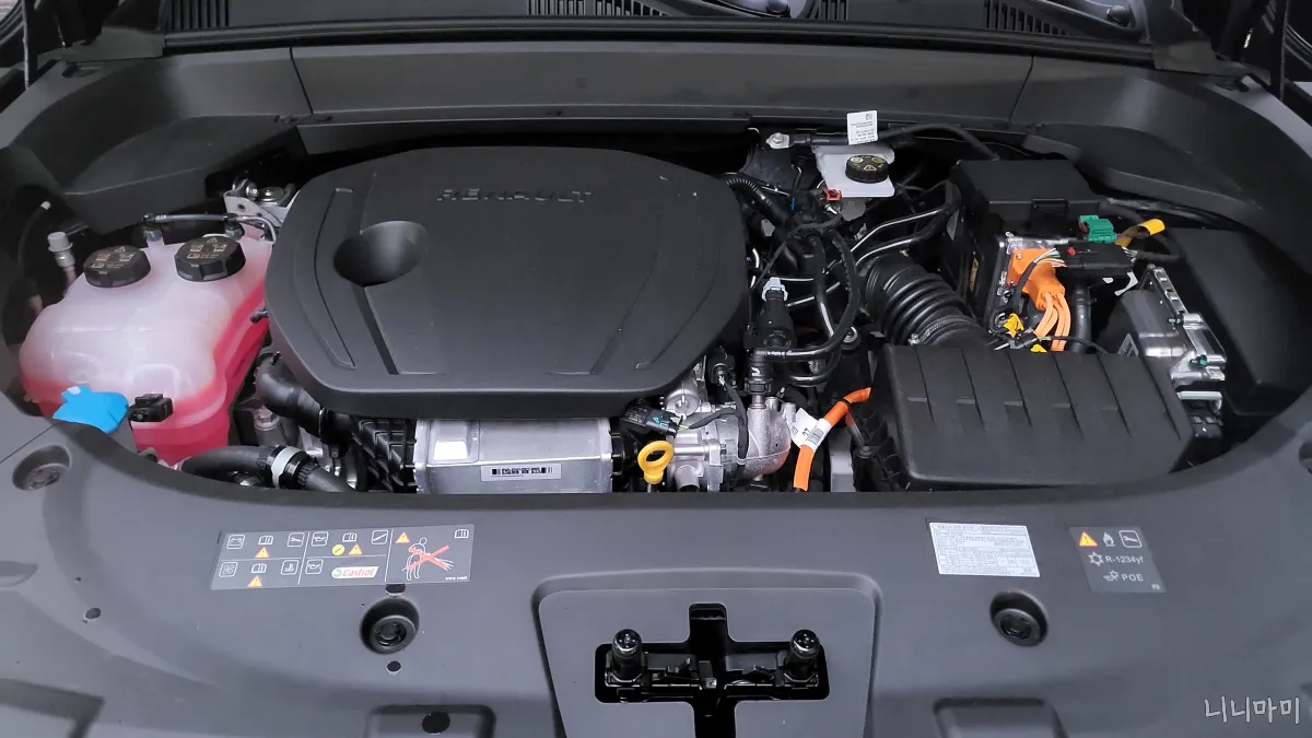 그랑콜레오스-보닛내부-심플한구조