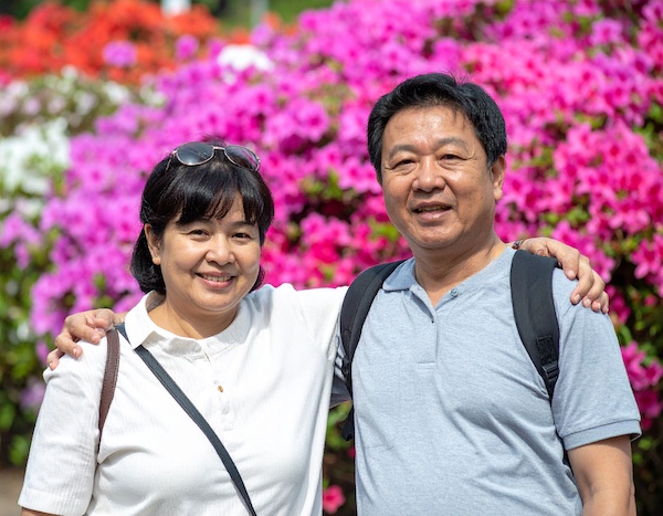 황매산철쭉축제에서 사진을 찍는 사람들