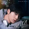 목에 헤드폰을 끼고 책상에 앉아 있는 김도하가 등장하는 소용없어 거짓말 ost 파트2 표지