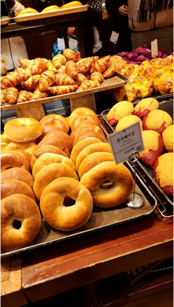 성심당 빵 추천 망고시루가 아닌 망고롤 맛은 어떨까_26