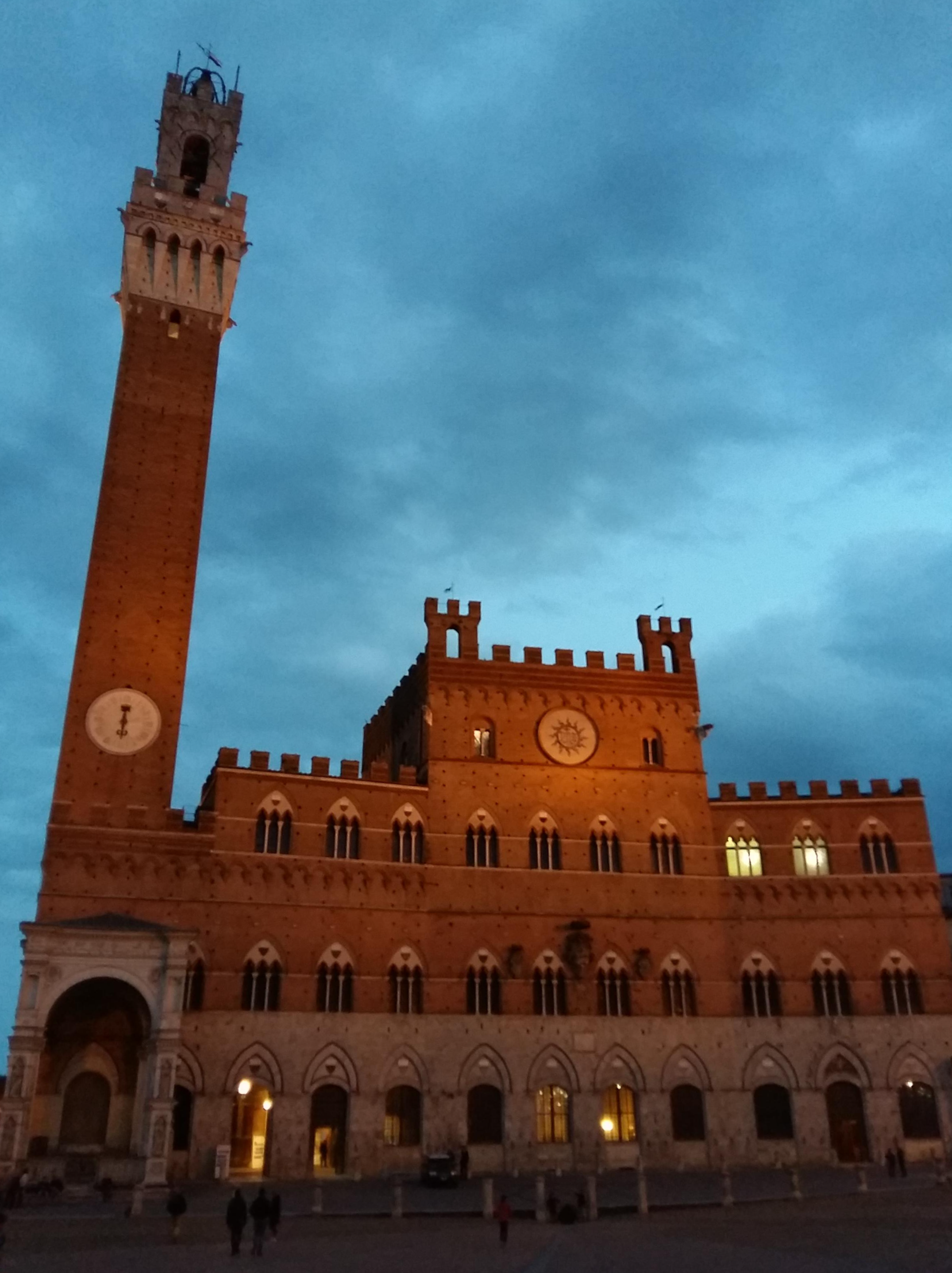 이탈리아 시에나만지아 탑