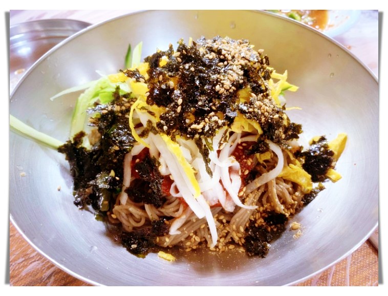 어서와-한국음처음이지-강원-홍천-수육-보쌈-감자전-막국수-맛집