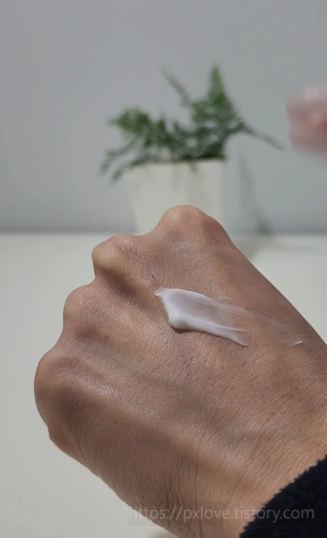 아이소이 흔적크림 효과 바르는중