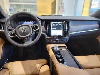 2025 볼보 XC90 가격표 정리 및 차량 사양 비교 안내_7