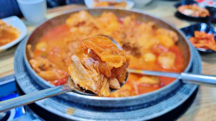 생방송투데이 강원 원주 묵은지 닭볶음탕 맛집
