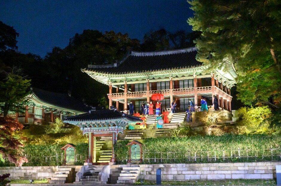 1. 창덕궁 달빛기행 (Seoul Moonlight Tour at Changdeokgung Palace)