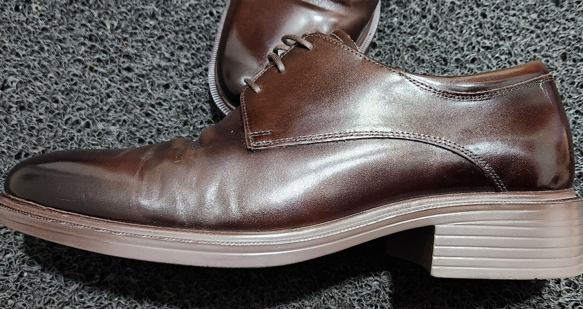 실제로 구매한 엘칸토 남성 구두 측면 사진입니다.