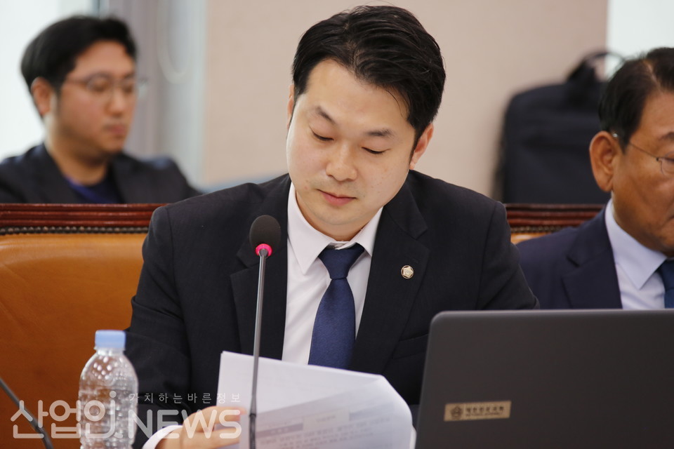 ▲ 자본잠식 석유공사, 직원엔 3.05% 고정금리 특혜 대출 논란 (사진 : 산업인뉴스)