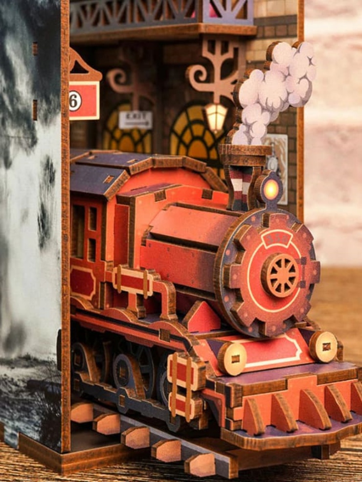 증기-기차에서-연기-나오는-디테일한-조각