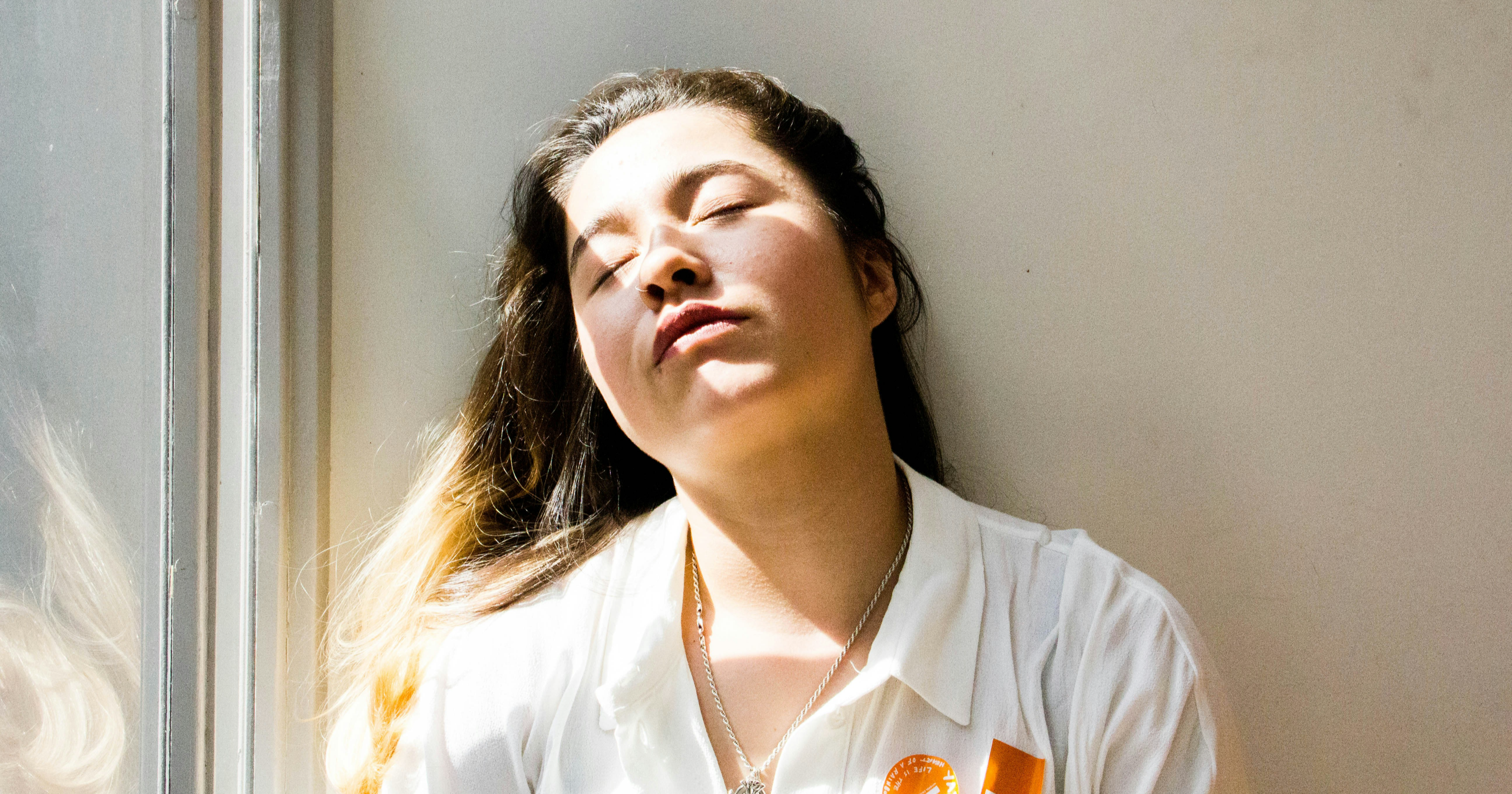 피로를 느끼는 여성의 모습