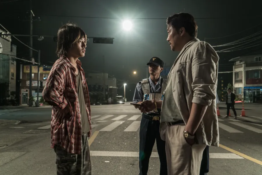 경찰에게 진술 중인 현우(강하늘)