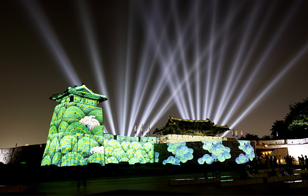 “2025 수원화성 미디어아트축제 완벽 가이드! 야간빛축제·프로젝션맵핑·포토존 총정리”
