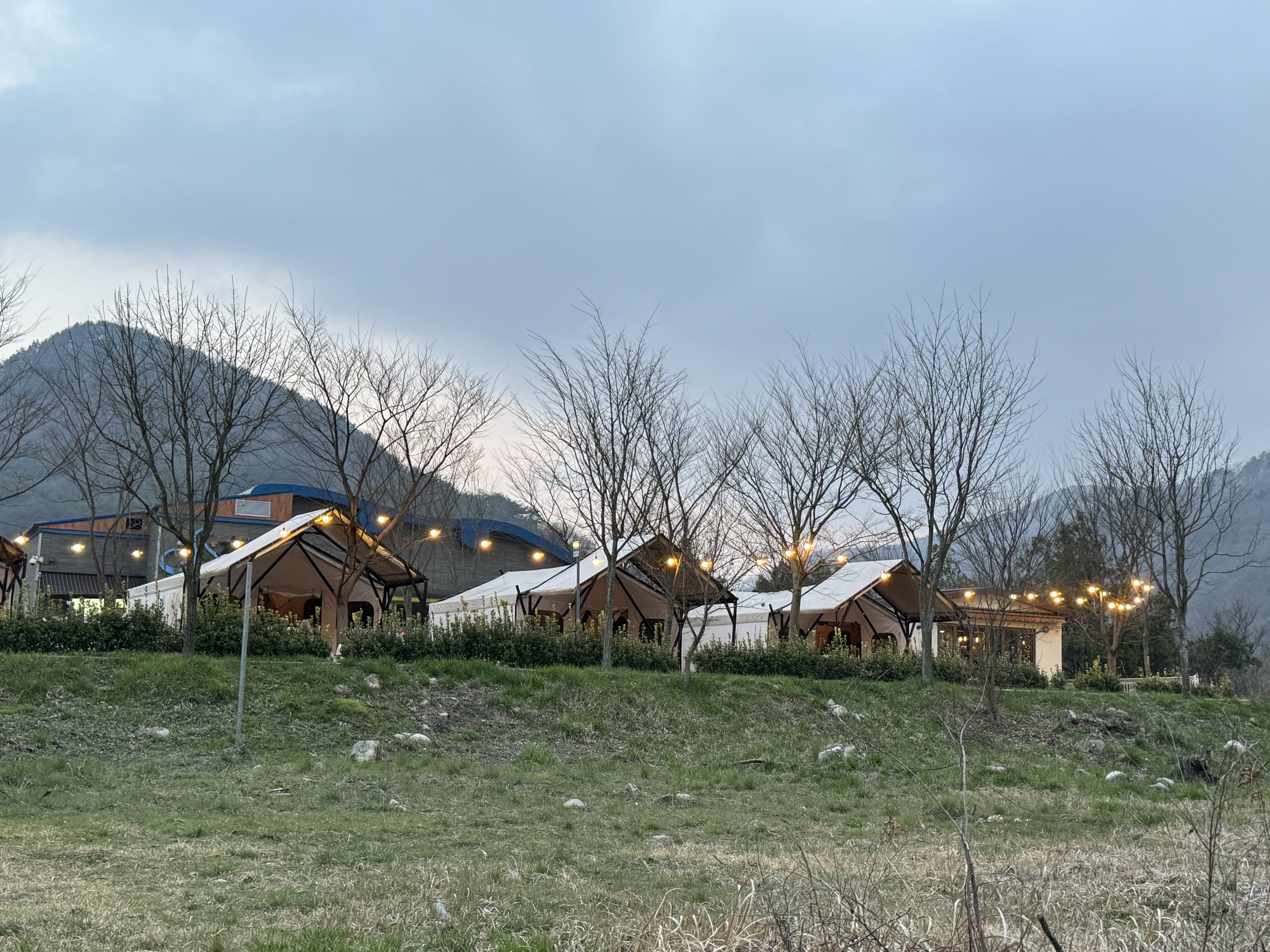 강변사리캠핑장