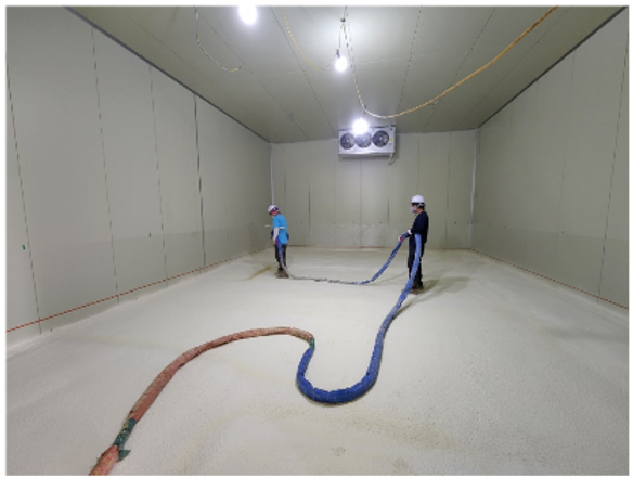 우레탄폼 발포 시공 중