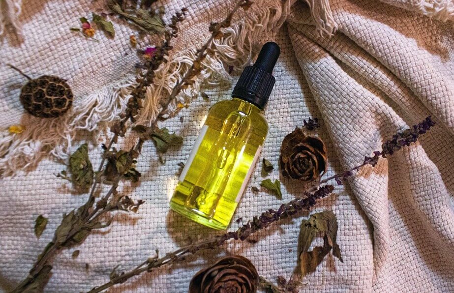 투명한 연두색의 오일