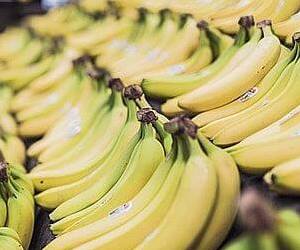 바나나 달인 물은 소화에 좋은 음식입니다.