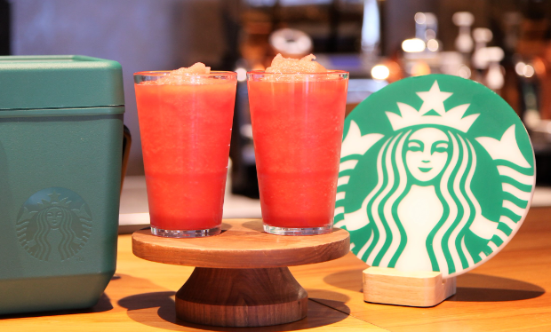 신세계 유니버스 페스티벌 스타벅스 홍보 사진 이미지입니다.