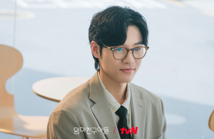 엄마친구아들 강단오 역을 맡은 윤지온 배우의 모습