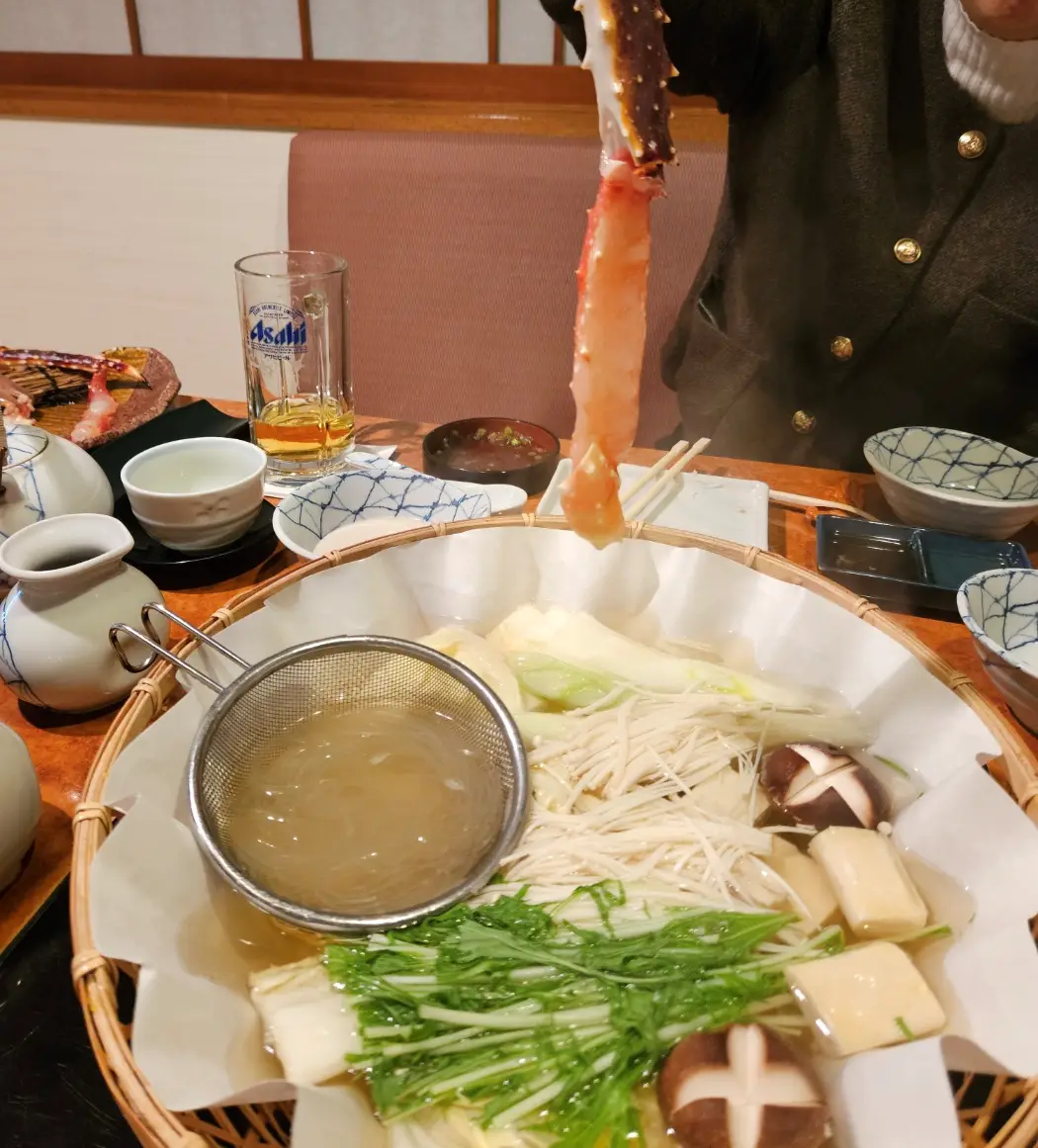 도쿄-카니도라쿠-샤부샤부-국물-게-생살-넣는-사진