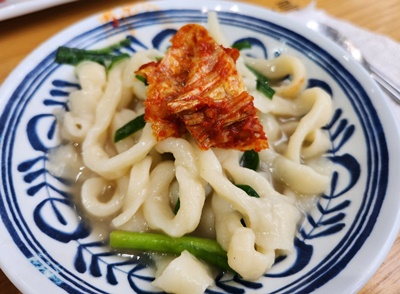 잉꼬칼국수배추김치