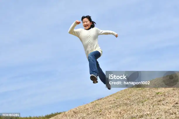 신나게 노는 여자아이