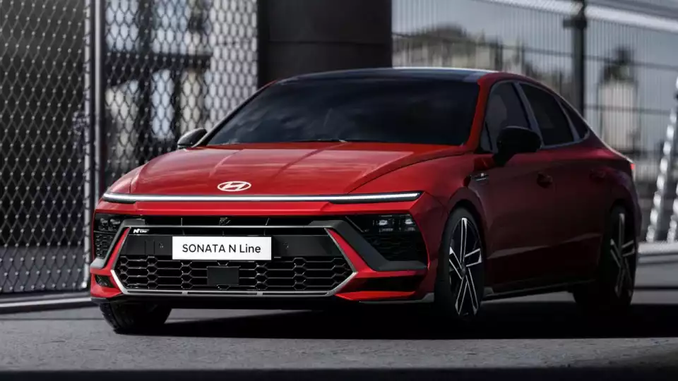 쏘나타 디 엣지 N 라인의 앞모습은 이렇습니다.