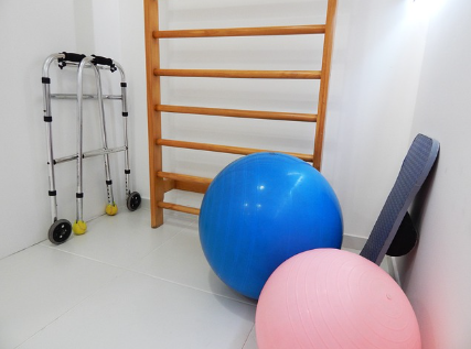 요가와 필라테스를 포함한 다양한 운동 비교