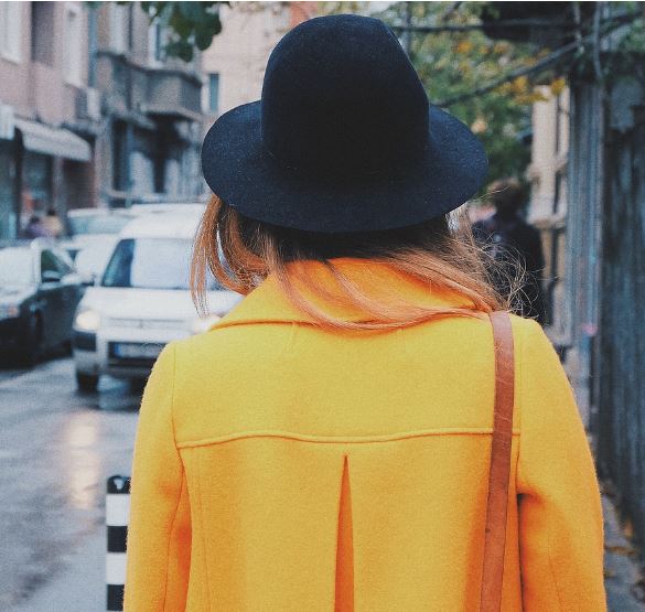 여성 울 코트 패션 예시 사진