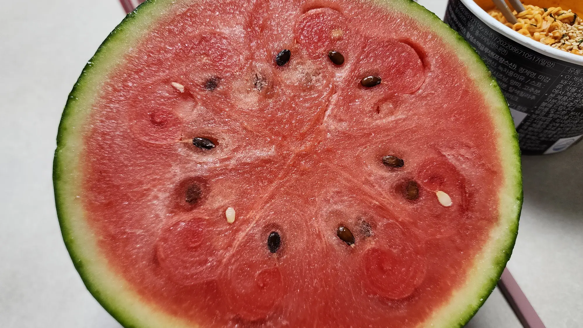까망애플수박 속모습